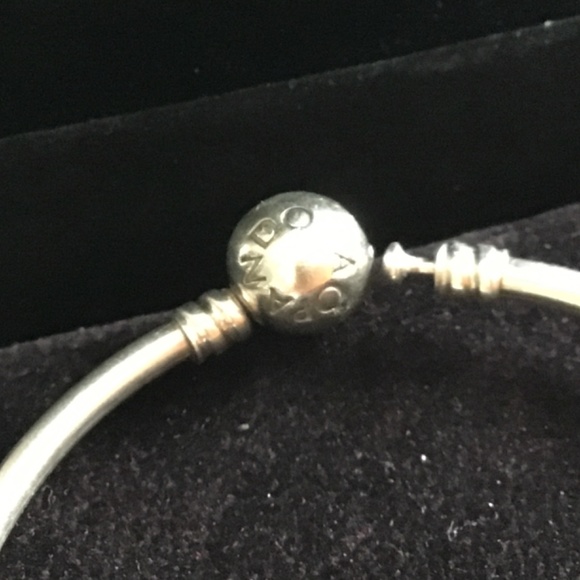 Pandora bangle bracelet - Picture 2 of 3